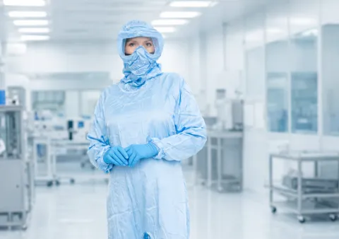 Femme en tenu complète